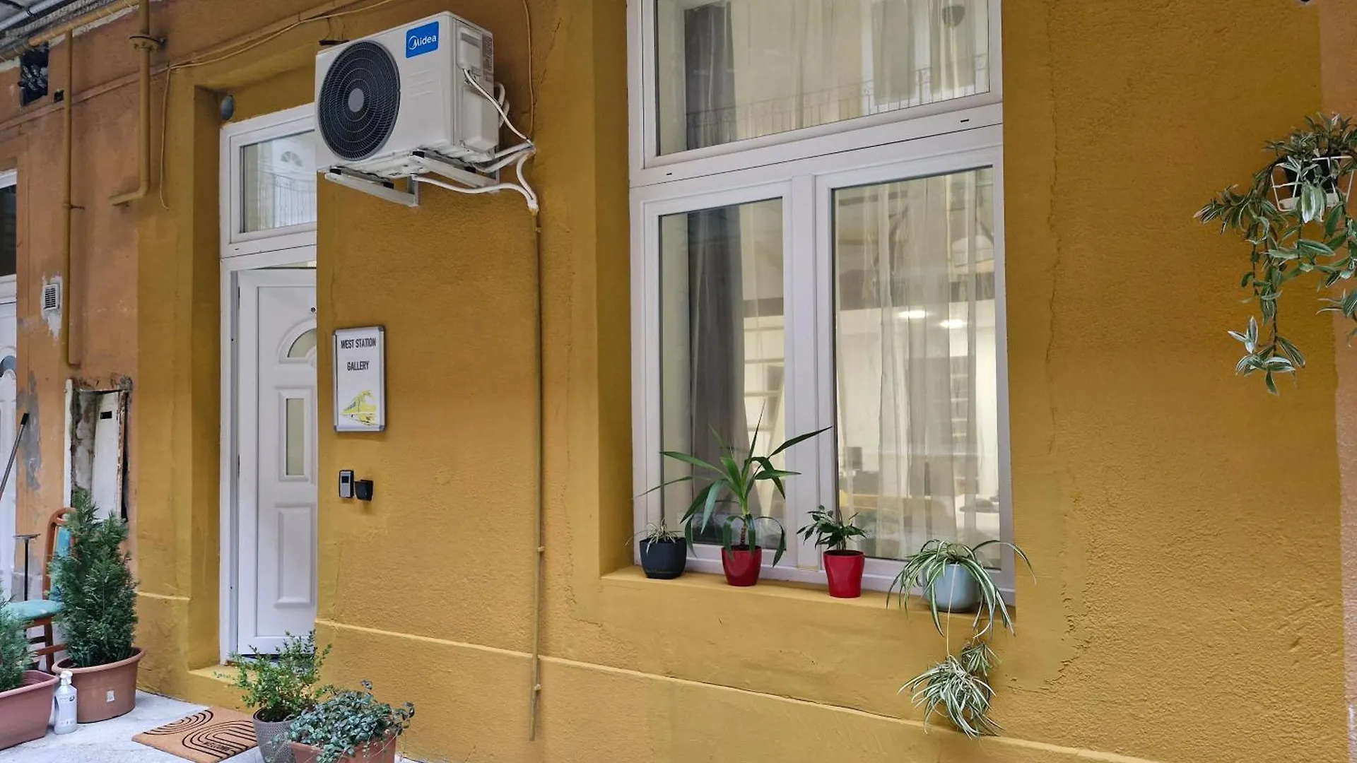 West Station Gallery - Free Parking, Cozy Home, Perfect For Families Budapest